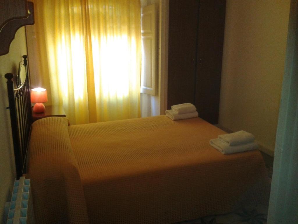 Hostal Santa Teresa Реус Экстерьер фото