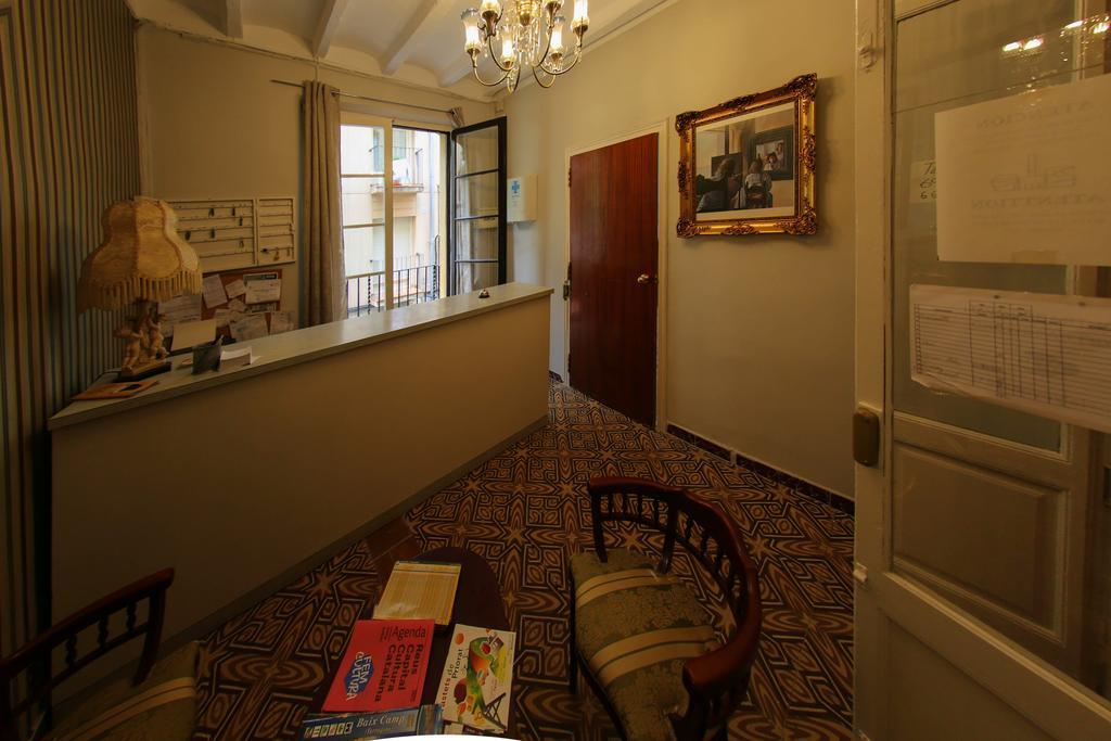 Hostal Santa Teresa Реус Экстерьер фото