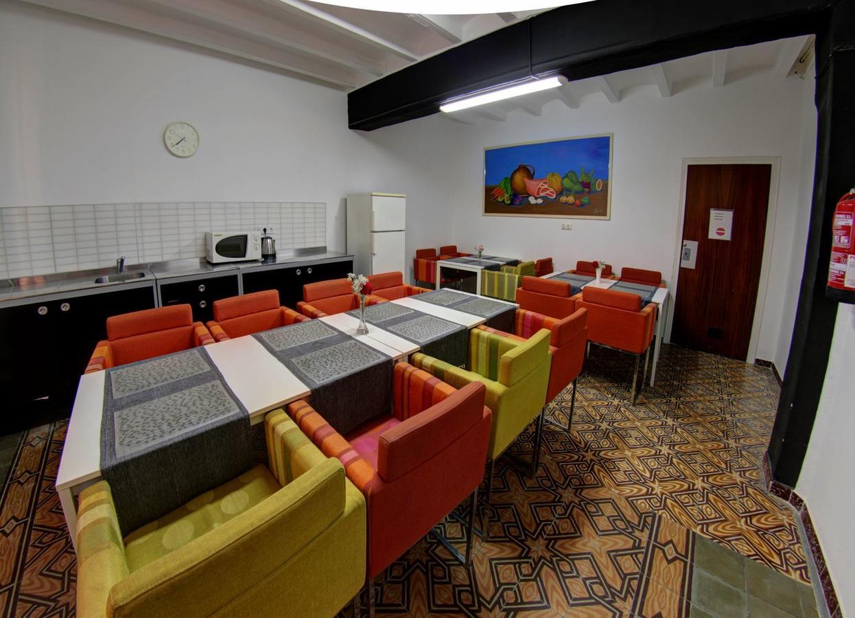 Hostal Santa Teresa Реус Экстерьер фото