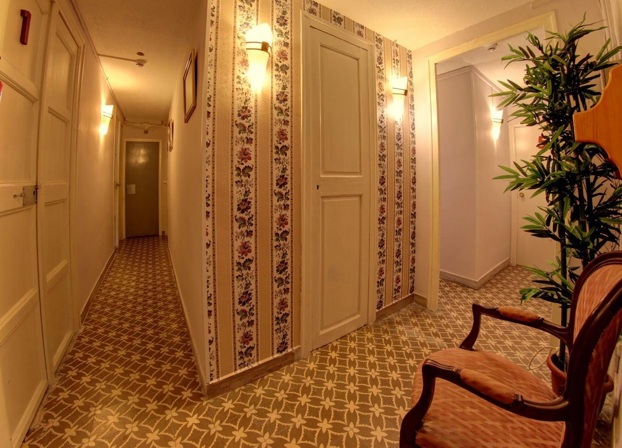 Hostal Santa Teresa Реус Экстерьер фото
