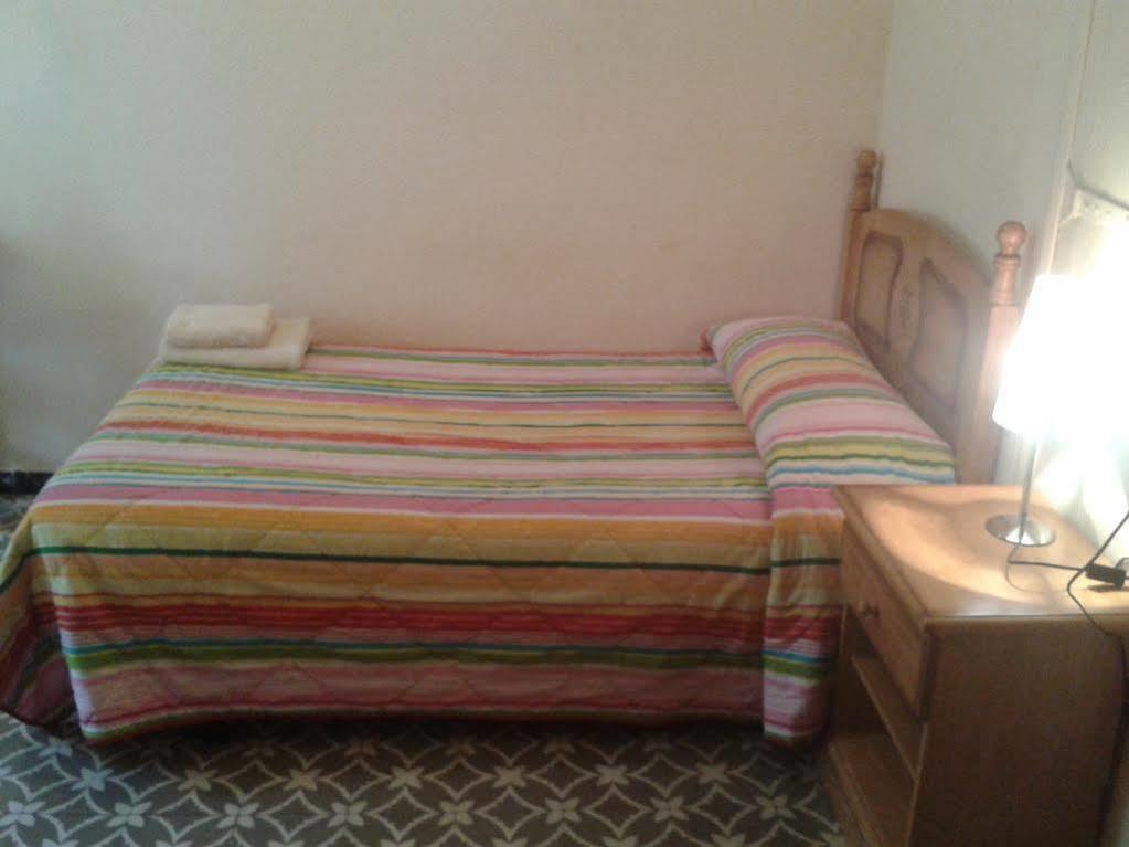 Hostal Santa Teresa Реус Экстерьер фото
