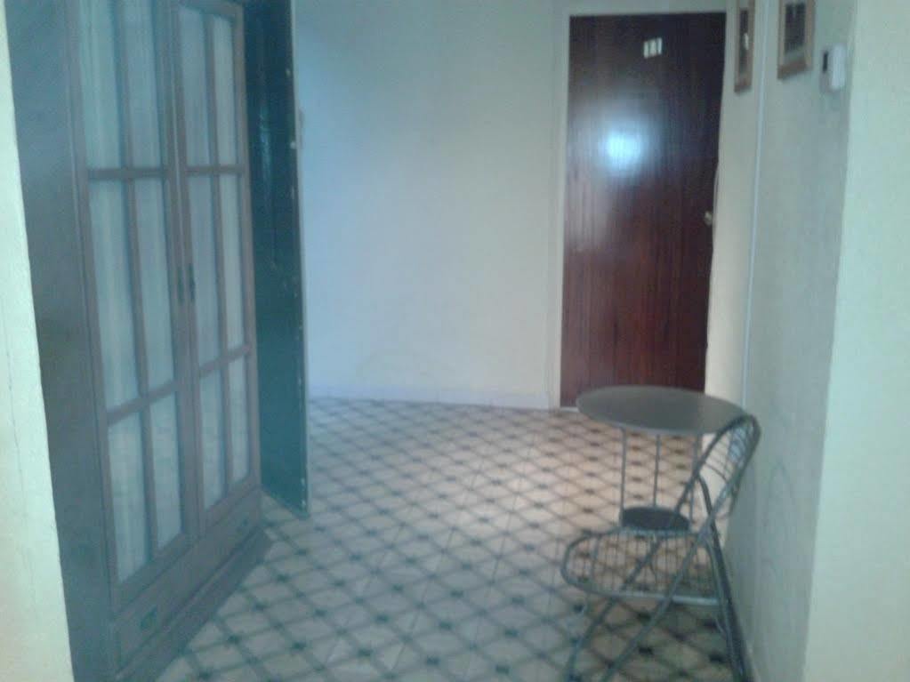 Hostal Santa Teresa Реус Экстерьер фото