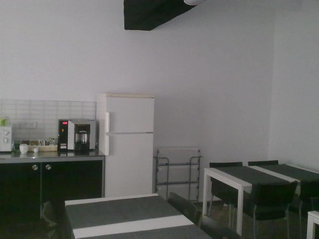 Hostal Santa Teresa Реус Экстерьер фото