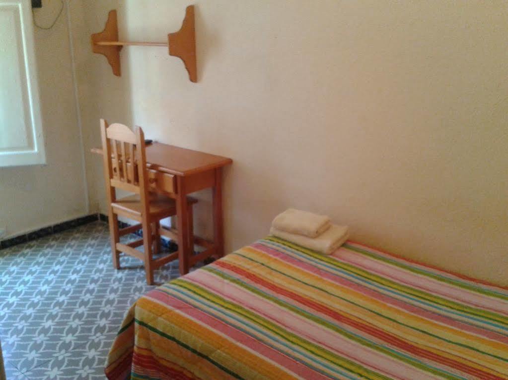 Hostal Santa Teresa Реус Экстерьер фото